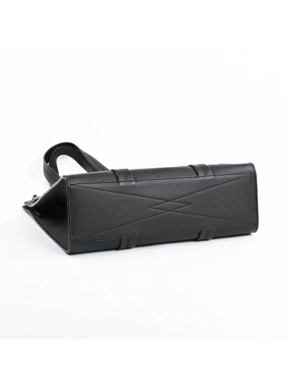 Louis Vuitton Tote Takeoff
